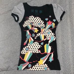 Graphic Tee w/ gathered sleeve